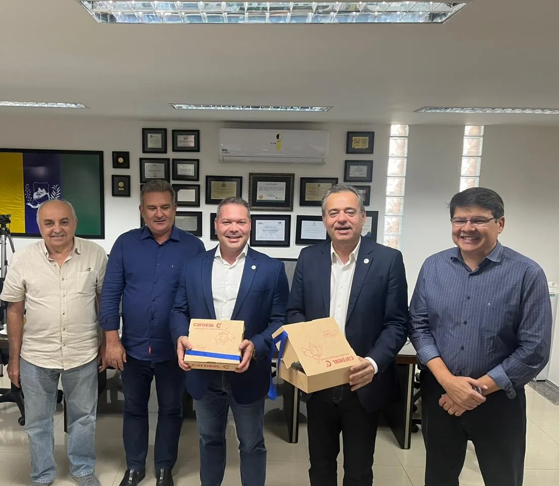 João Nicédio, Amílcar Silveira, Heitor Freire, Danilo Cabral e Silvio Carlos em reunião na Faec