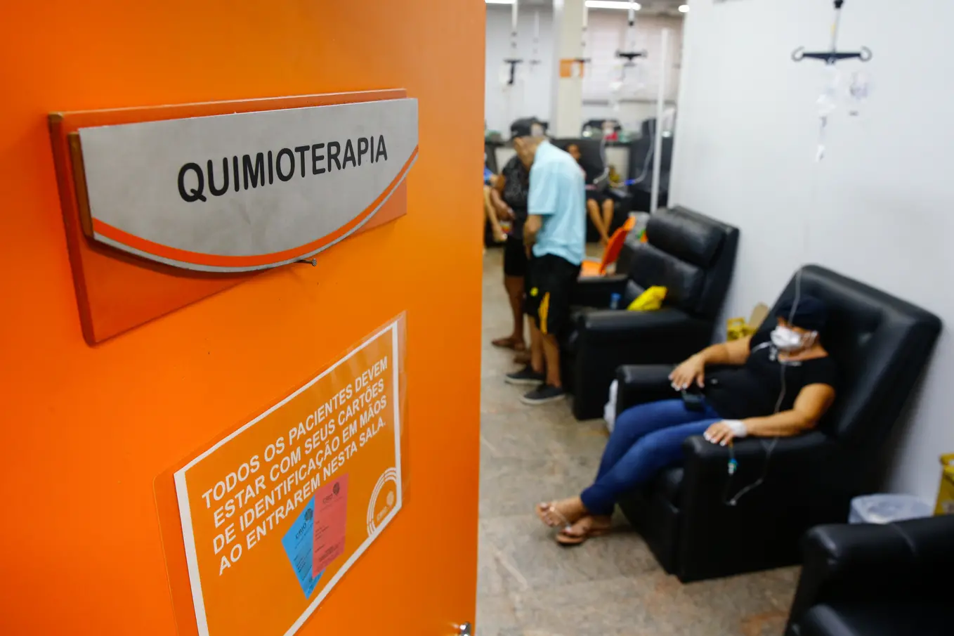 Imagem da notícia: Pacientes com câncer esperam até 4 meses e não conseguem iniciar tratamento pelo SUS no Ceará