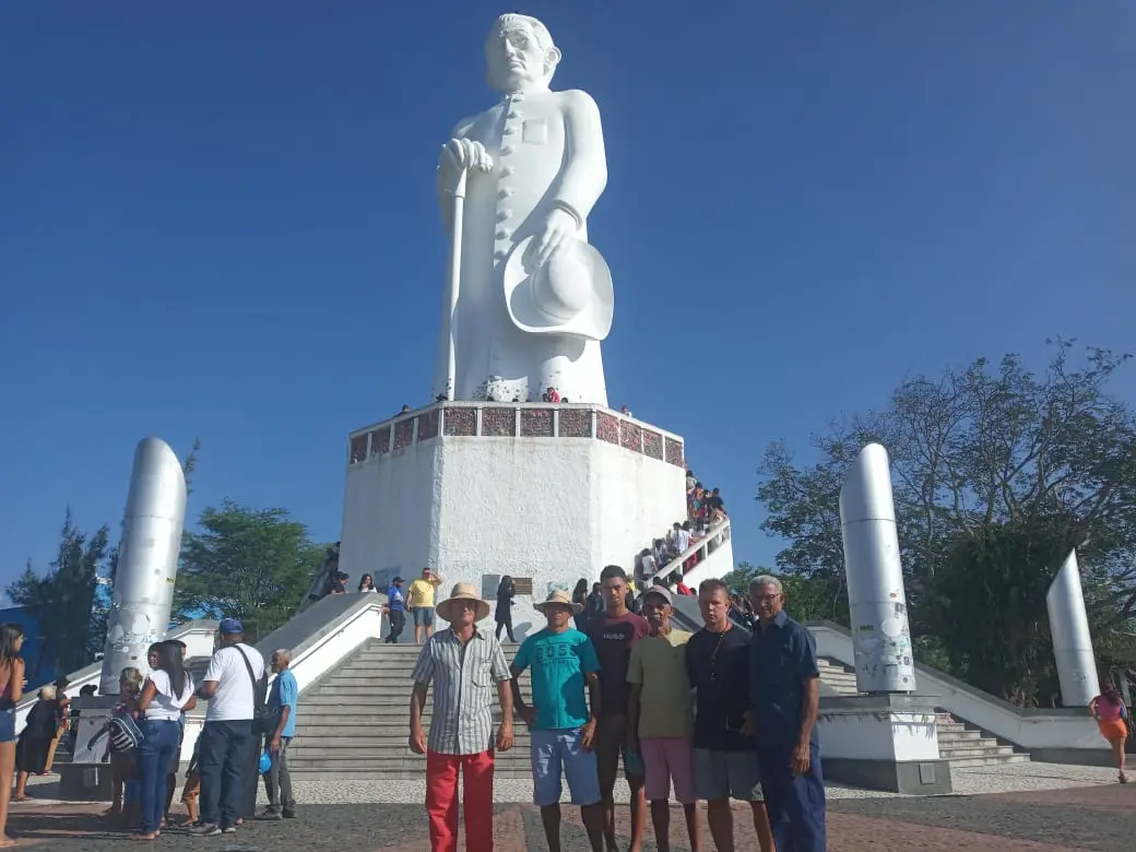 Imagem da notícia: Peregrinos do Padre Cícero percorrem 600 km a pé, caminho comparável ao de Compostela