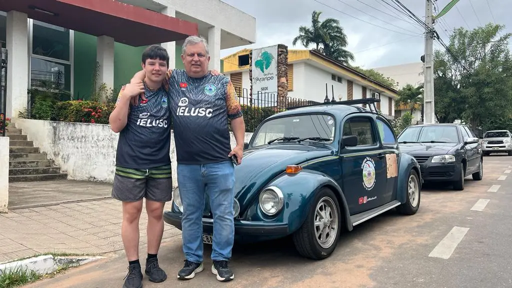 Imagem da notícia: Em busca de ‘dinossauros’, pai e filho viajam 3,6 mil km de fusca de Santa Catarina ao Ceará  