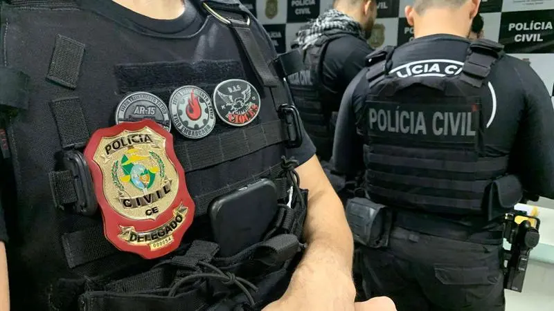 Imagem da notícia: Mãe leva filha à igreja por 'possessão demoníaca' após denúncia de estupro; padrasto é preso