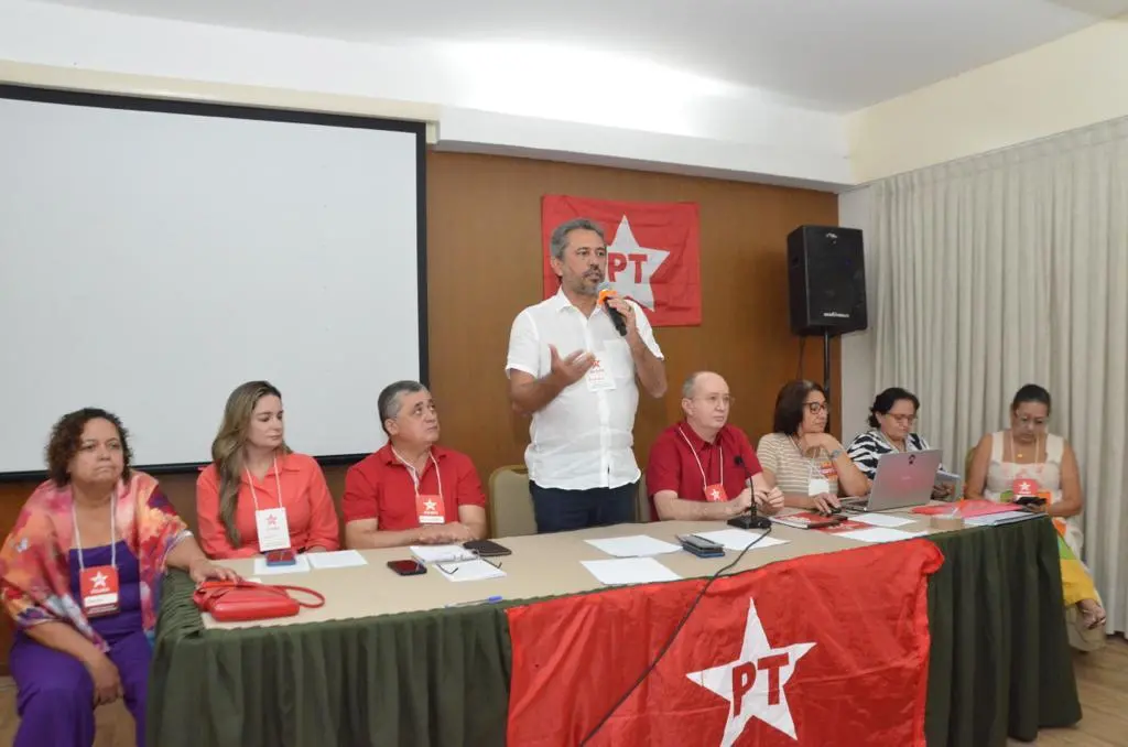Imagem da notícia: Com a presença de Elmano, PT articula estratégia eleitoral para disputa municipal de 2024 no Ceará