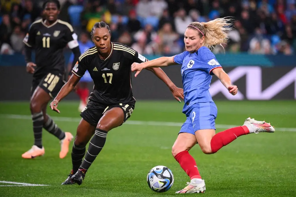 Imagem da notícia: No grupo do Brasil, França tropeça na estreia da Copa e fica no empate sem gols com a Jamaica