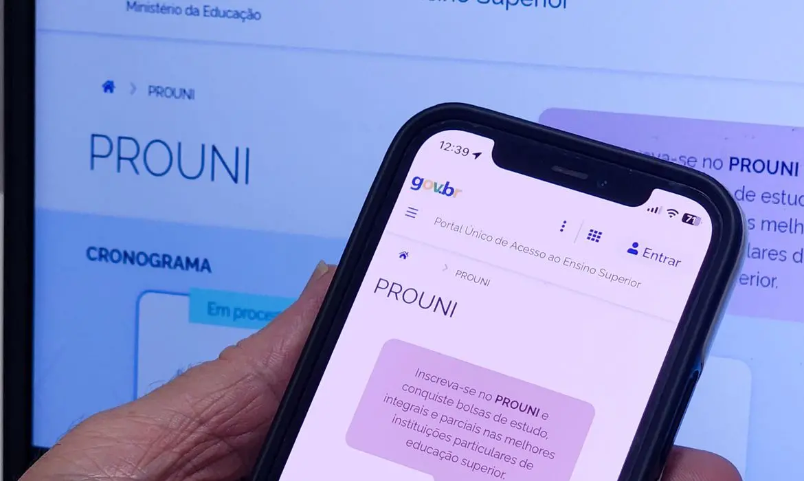 Imagem da notícia: Prouni 2023 divulga resultados da segunda chamada; veja como consultar