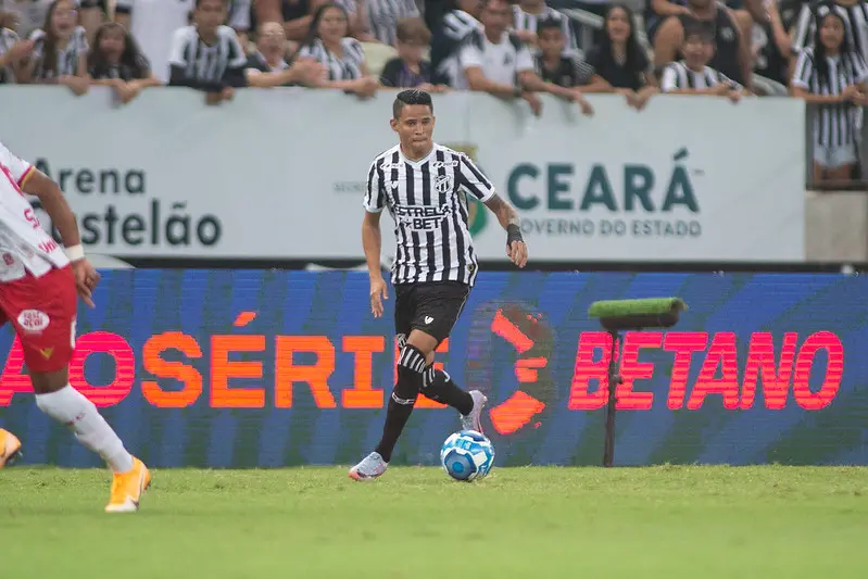 Imagem da notícia: Atacante Erick chega a acordo com o São Paulo para 2024, diz jornalista; veja detalhes