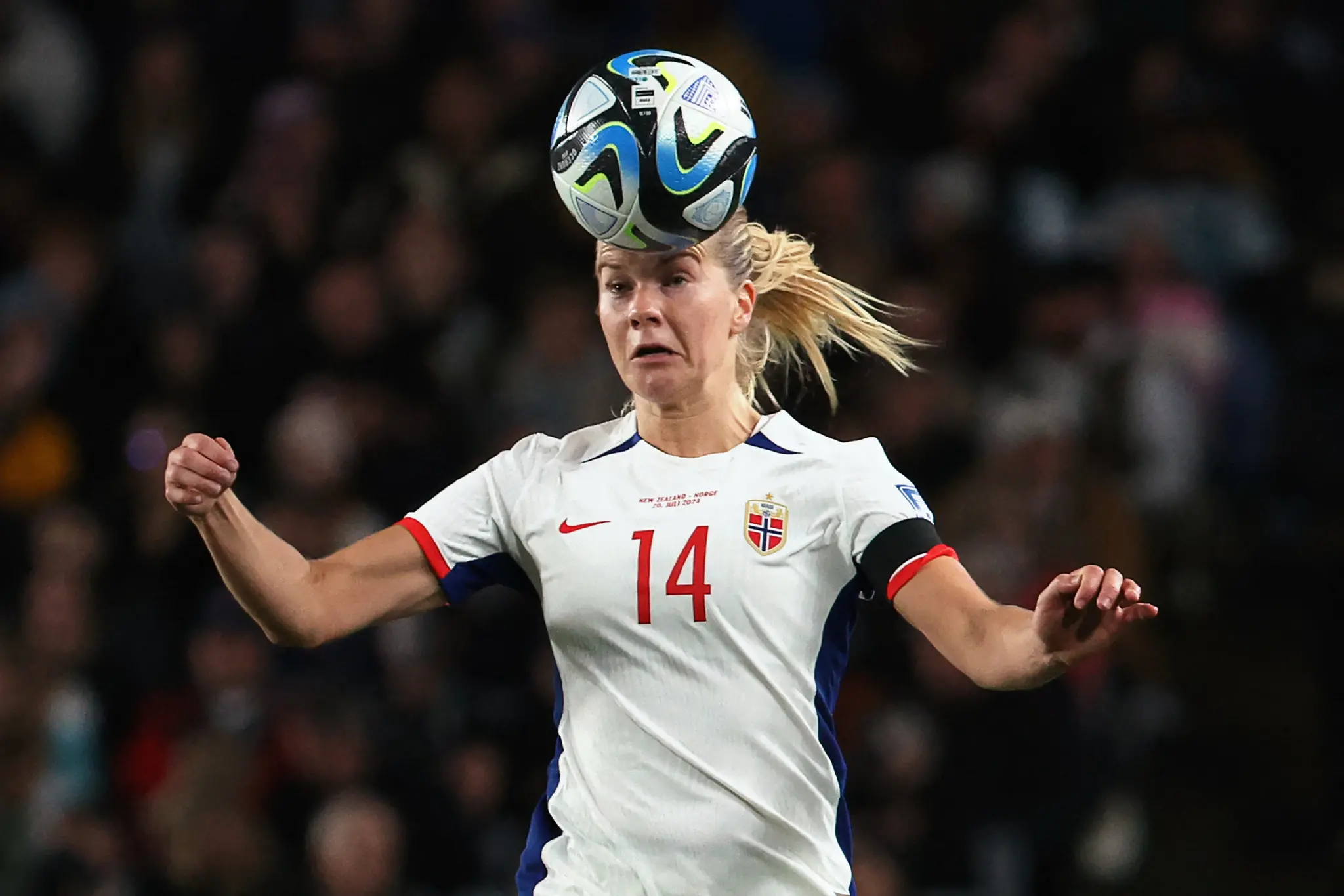 Imagem da notícia: Na Copa do Mundo Feminina, jogadora é substituída logo após a execução do hino nacional