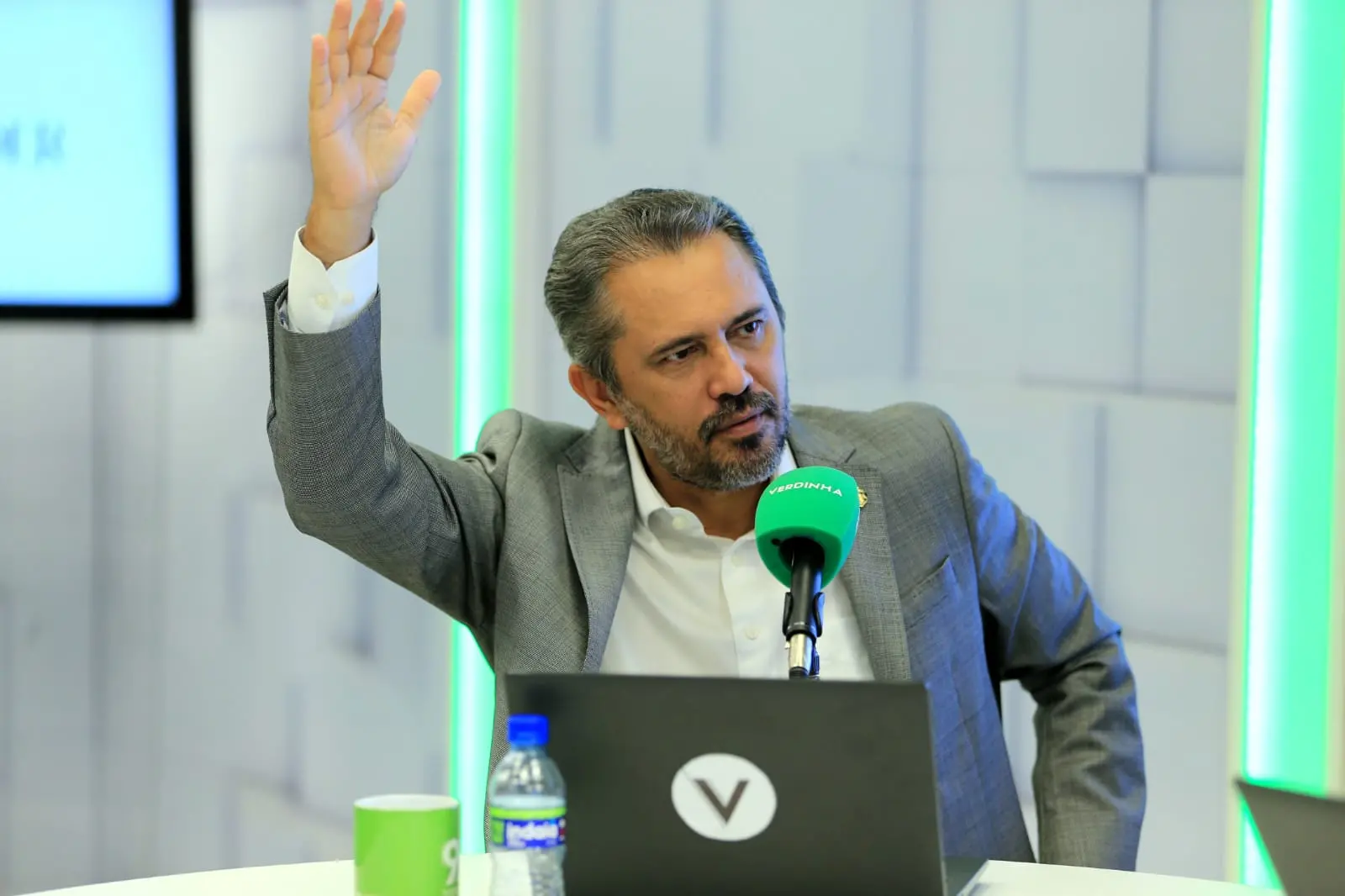Imagem da notícia: Estado vai investir R$ 250 milhões para viabilizar passe livre na RMF, diz Elmano