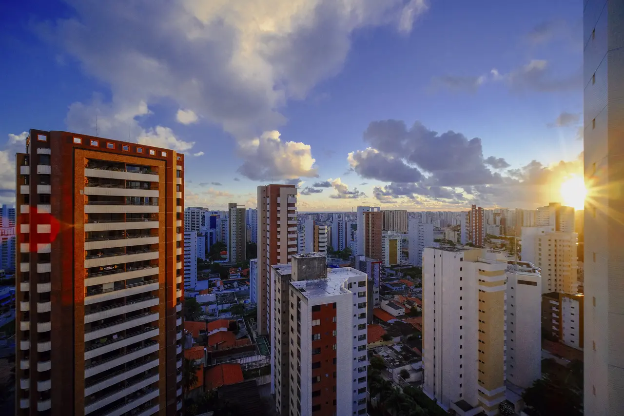 Imagem da notícia: Com 5,6 mil unidades vendidas, mercado imobiliário de Fortaleza cresce 68% no primeiro semestre