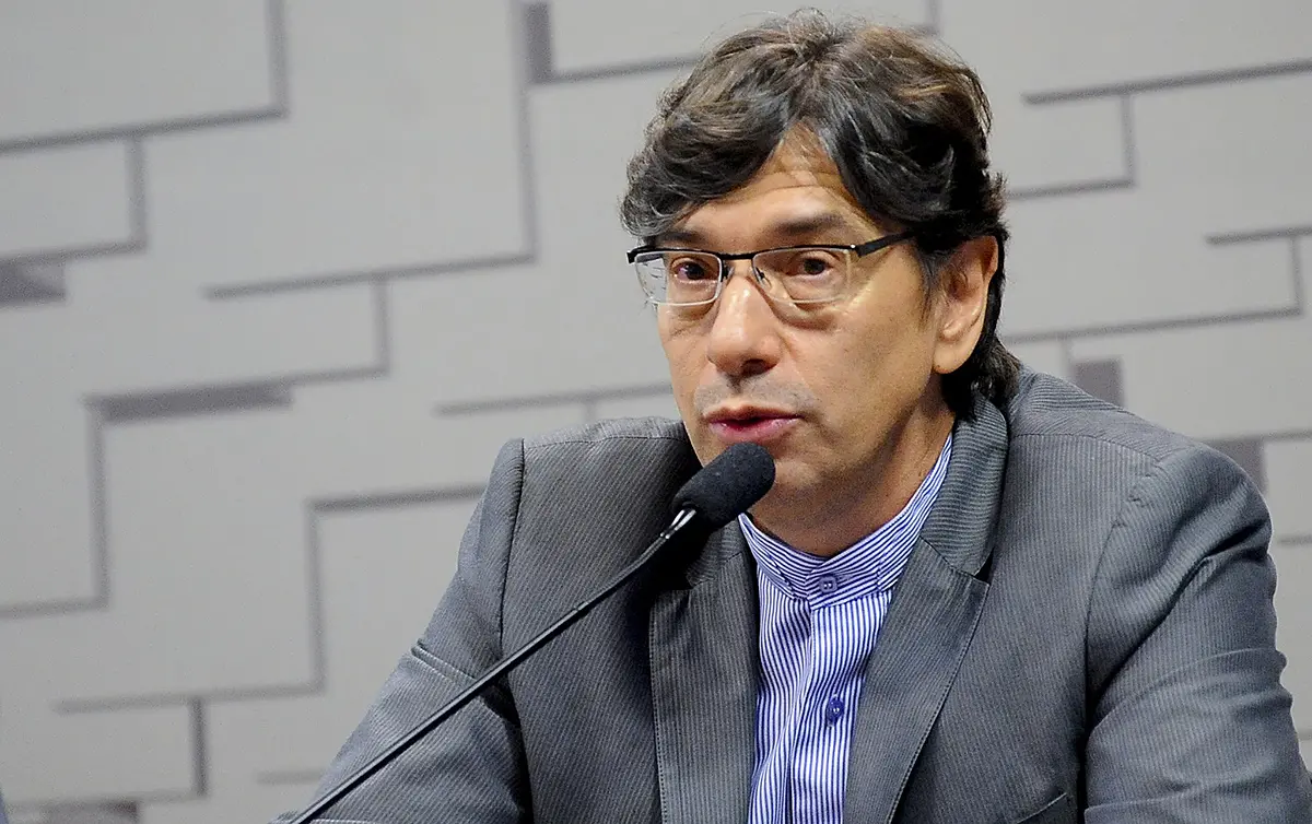 Imagem da notícia: Bolsa sobe e dólar desce. Mercado não gostou de Pochmann no IBGE 