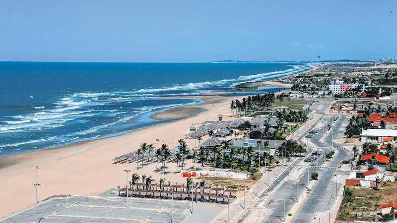 Imagem da notícia: Férias: a temporada de exploração aos turistas na Praia do Futuro