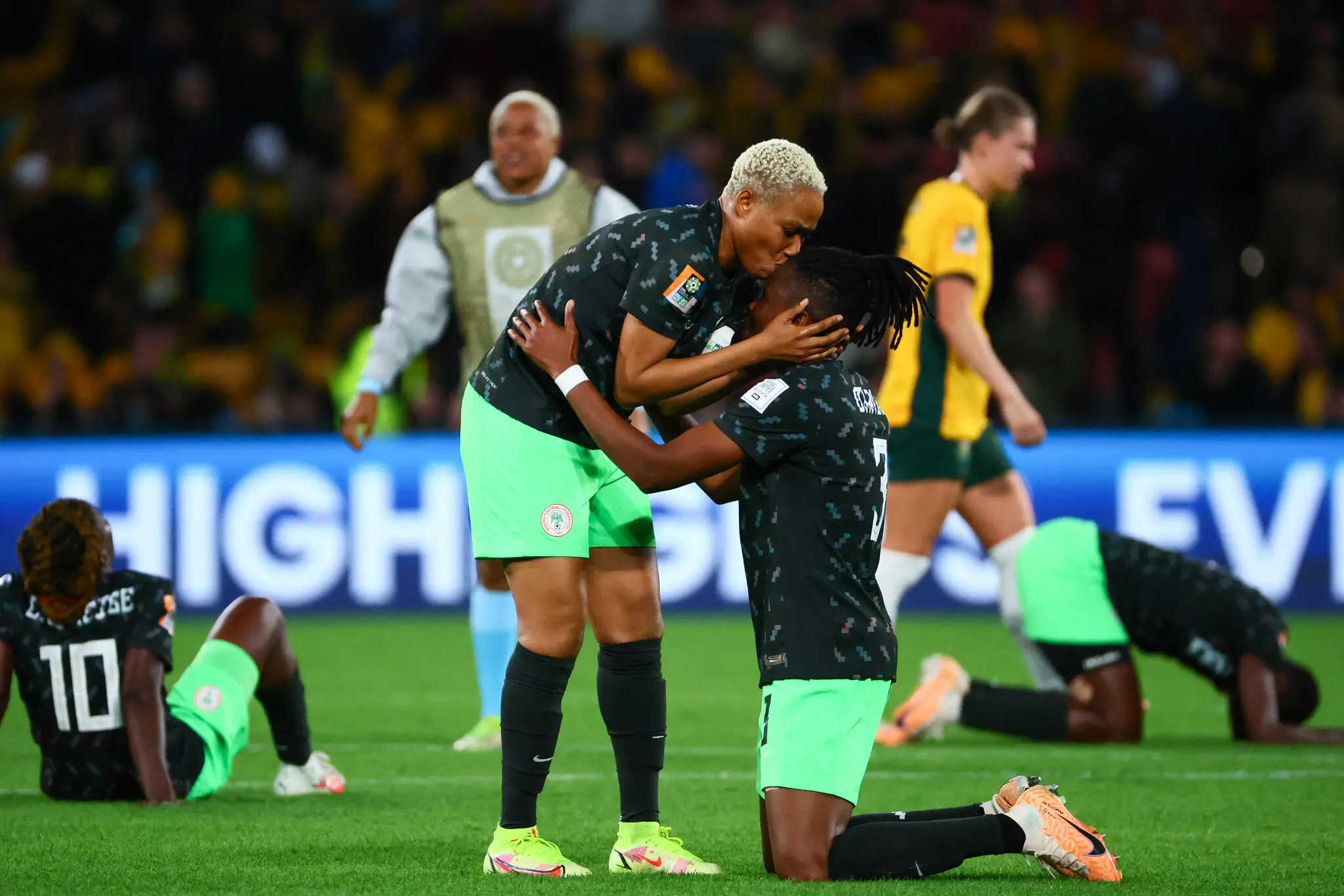 Imagem da notícia: Nigéria vence Austrália de virada e assume liderança do Grupo B na Copa do Mundo Feminina