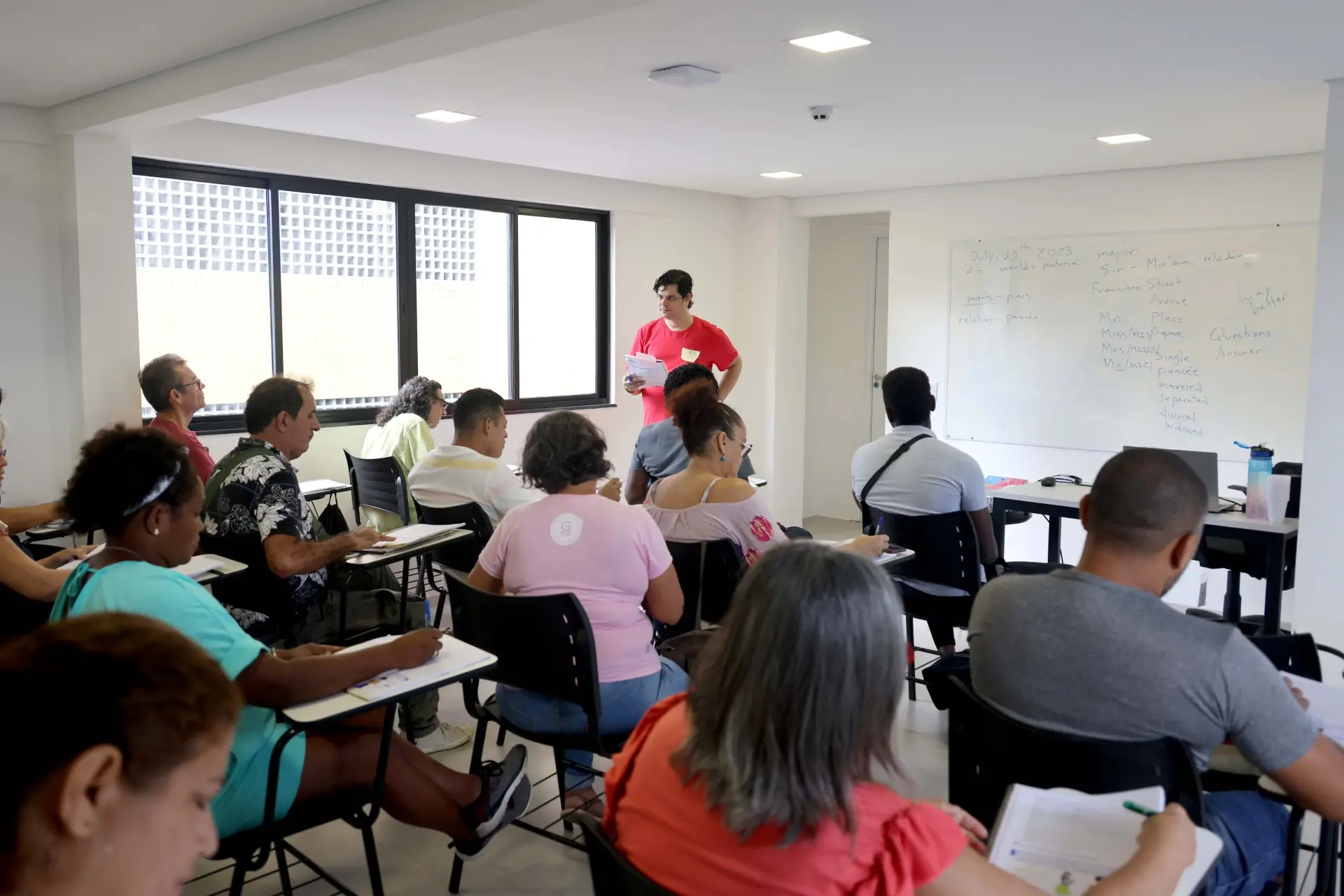 Imagem da notícia: Prefeitura oferta 180 vagas em cursos de idiomas para profissionais do turismo em Fortaleza