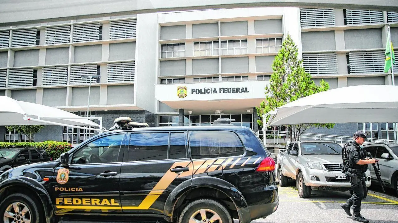 Imagem da notícia: Tráfico e homicídios: quem é o 'Irmão Coragem', um dos criminosos mais procurados no CE e preso em SP