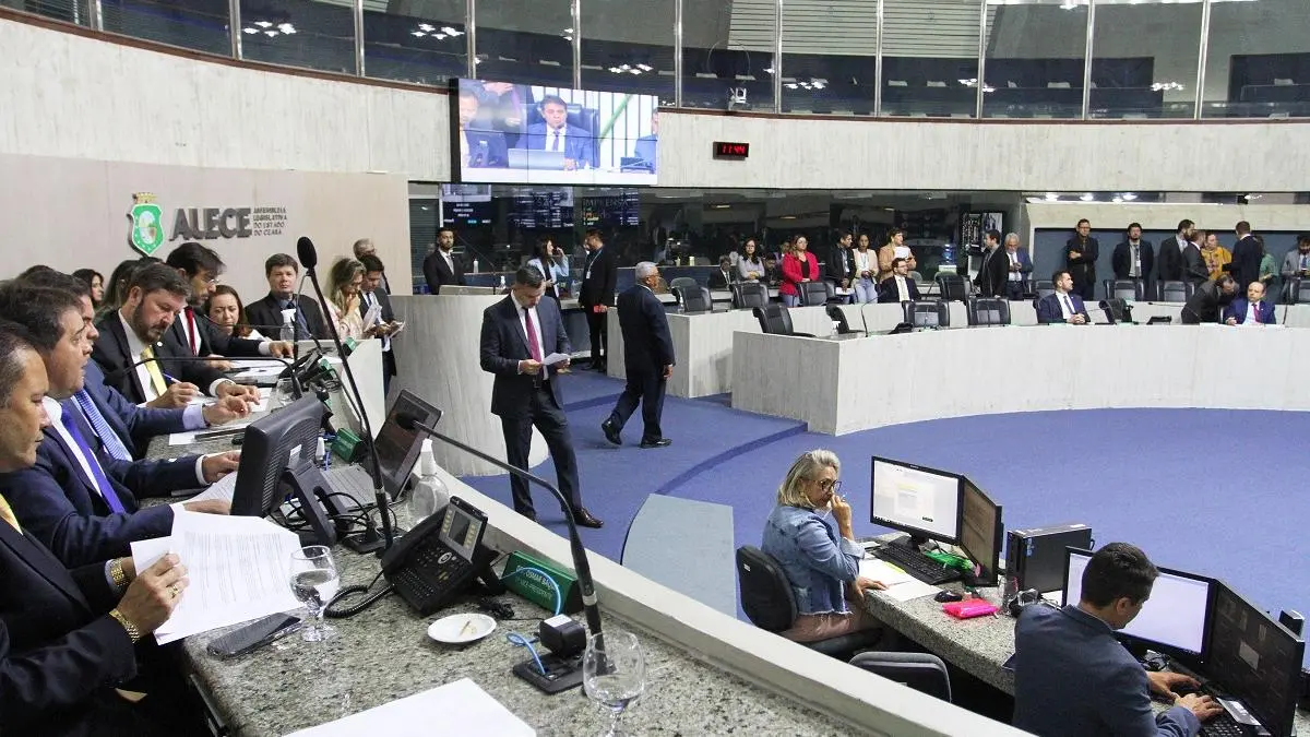 Imagem da notícia: Cinco temas que devem agitar a Assembleia Legislativa do Ceará na volta do recesso