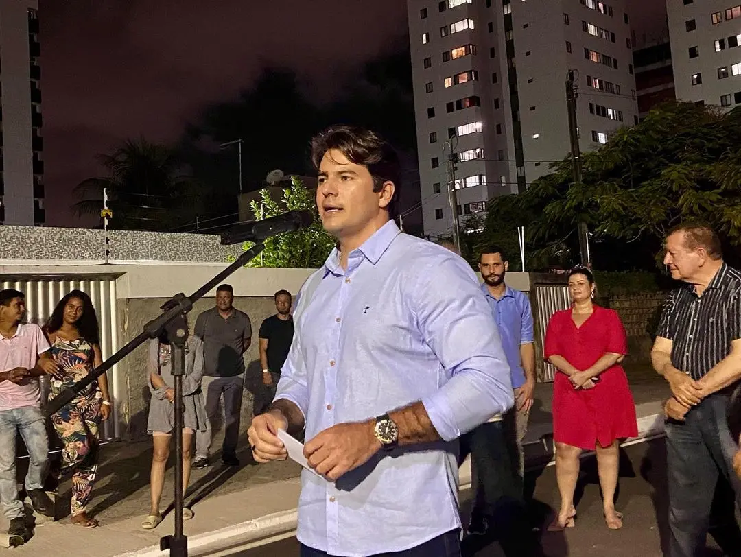 Imagem da notícia: Vice-prefeito de Olinda, mãe e quatro pessoas são feitas de refém durante assalto