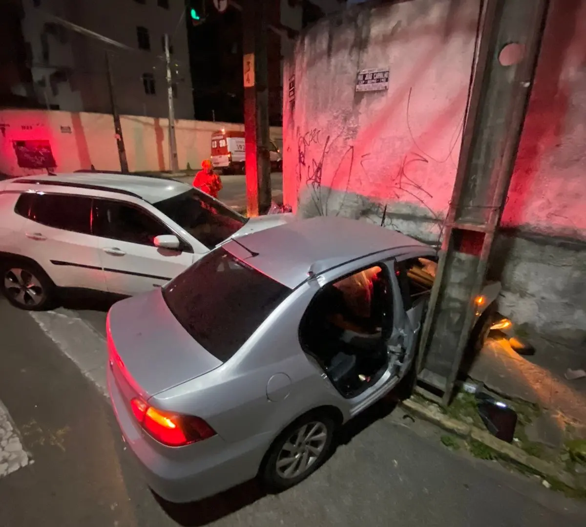 Imagem da notícia: Motorista morre em colisão na Aldeota após ter carro atingido por condutora embriagada