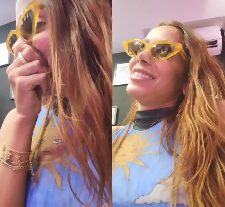 Imagem da notícia: Anitta faz primeira tatuagem do namorado Simone Susinna: 'Connectados'