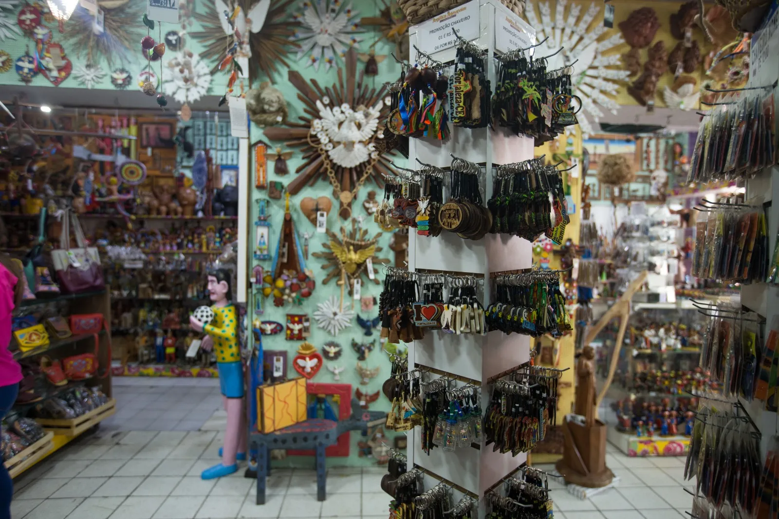 A loja tem muitas opções de artigos artesanais do Nordeste