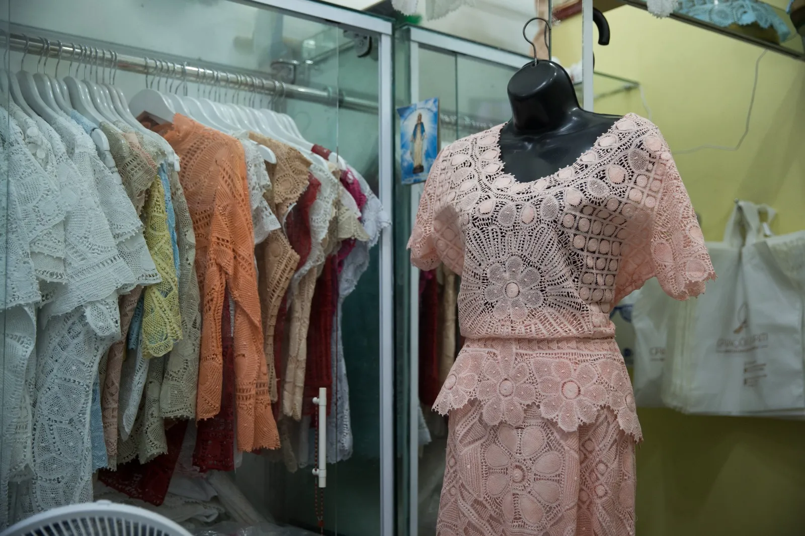 Criações Juriti é especialista em roupas em renda renascença