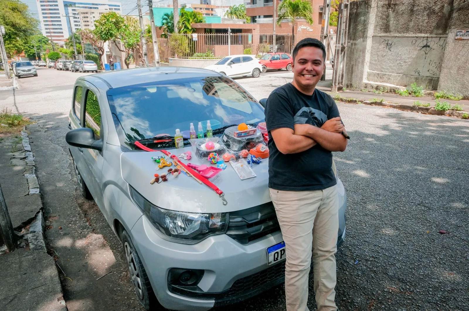 Glaydson comprou R$ 1,2 mil em produtos - de brinquedos e comedouros a shampoo e perfume - e colocou dentro do carro