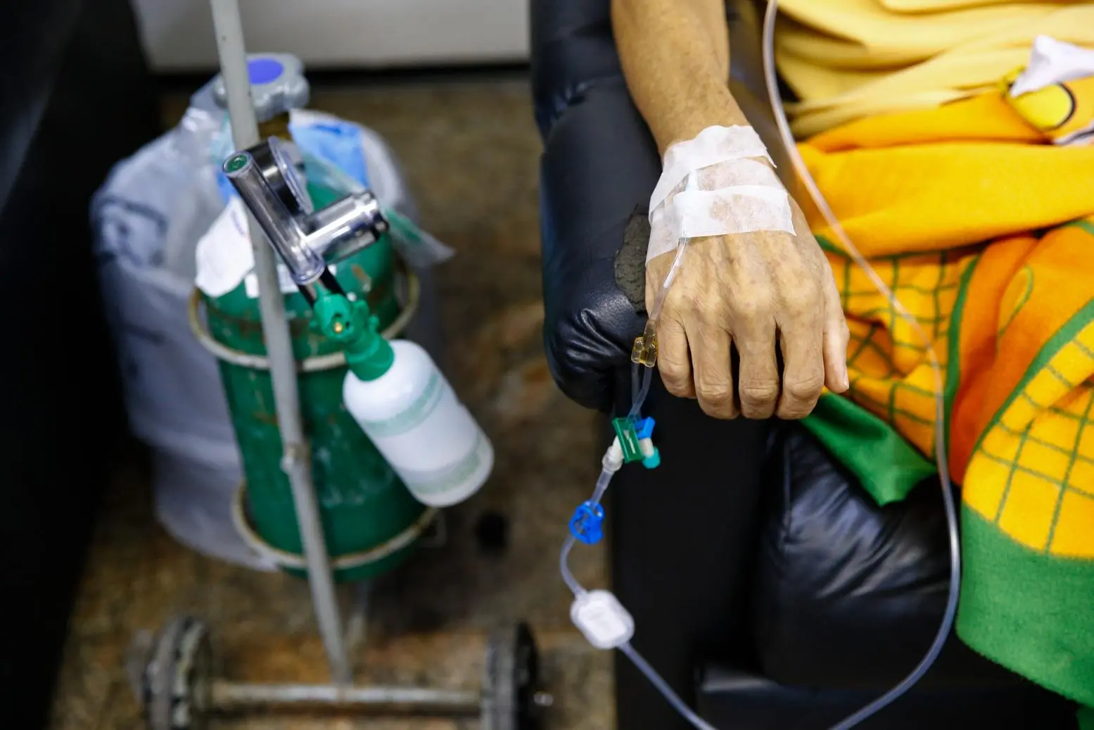 Imagem da notícia: Com déficit de vagas, metade dos pacientes inicia tratamento de câncer fora do prazo legal no Ceará