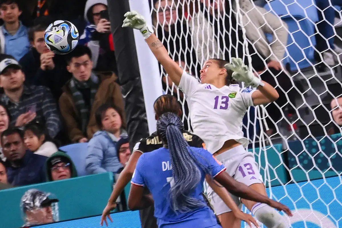 Imagem da notícia: Quem é Rebecca Spencer, goleira da Jamaica que não deixou passar gols do Brasil na Copa do Mundo