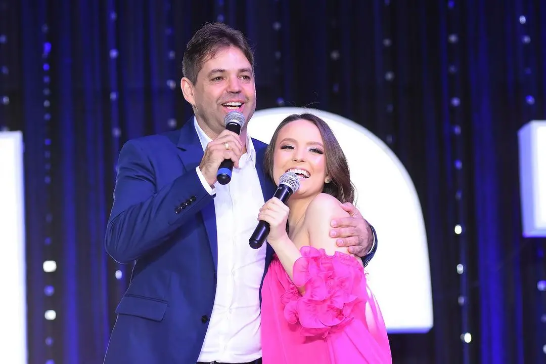 Imagem da notícia: Empresário que descobriu Larissa Manoela defende os pais da atriz: 'a verdade será revelada'