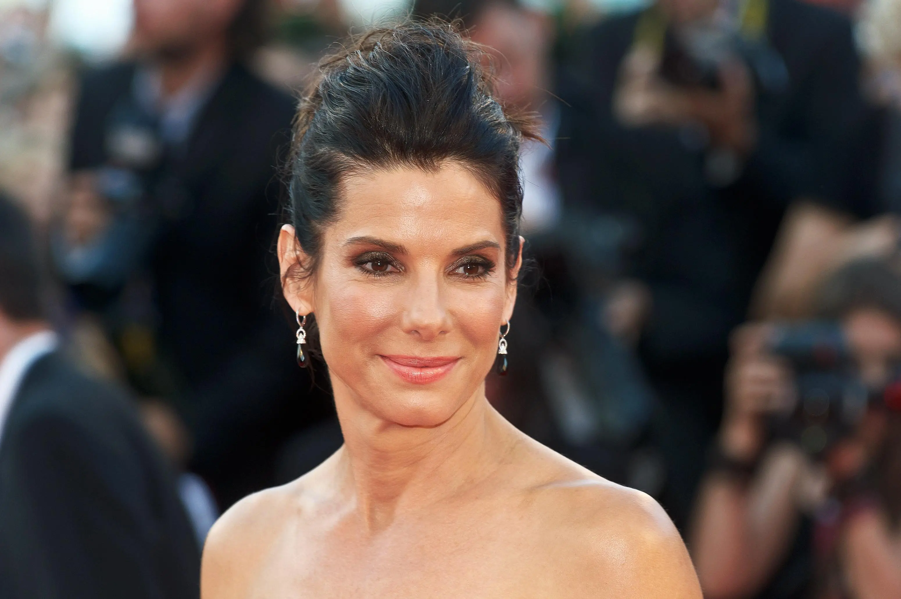 Imagem da notícia: Bryan Randall, namorado de Sandra Bullock, morre aos 57 anos