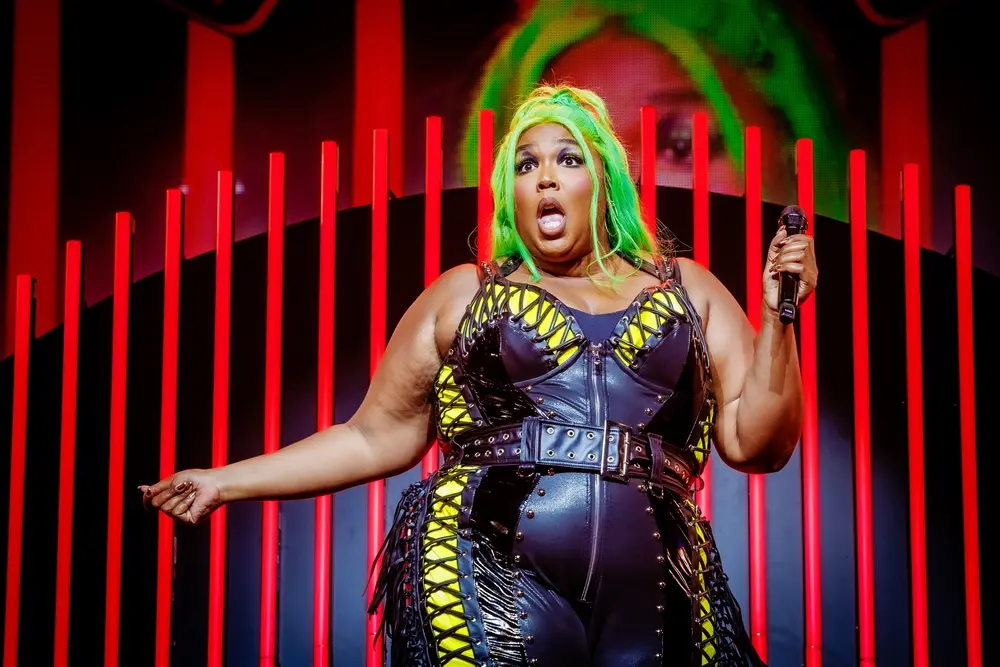 Imagem da notícia: Lizzo perde chance de cantar no Super Bowl após acusações de assédio, diz jornal