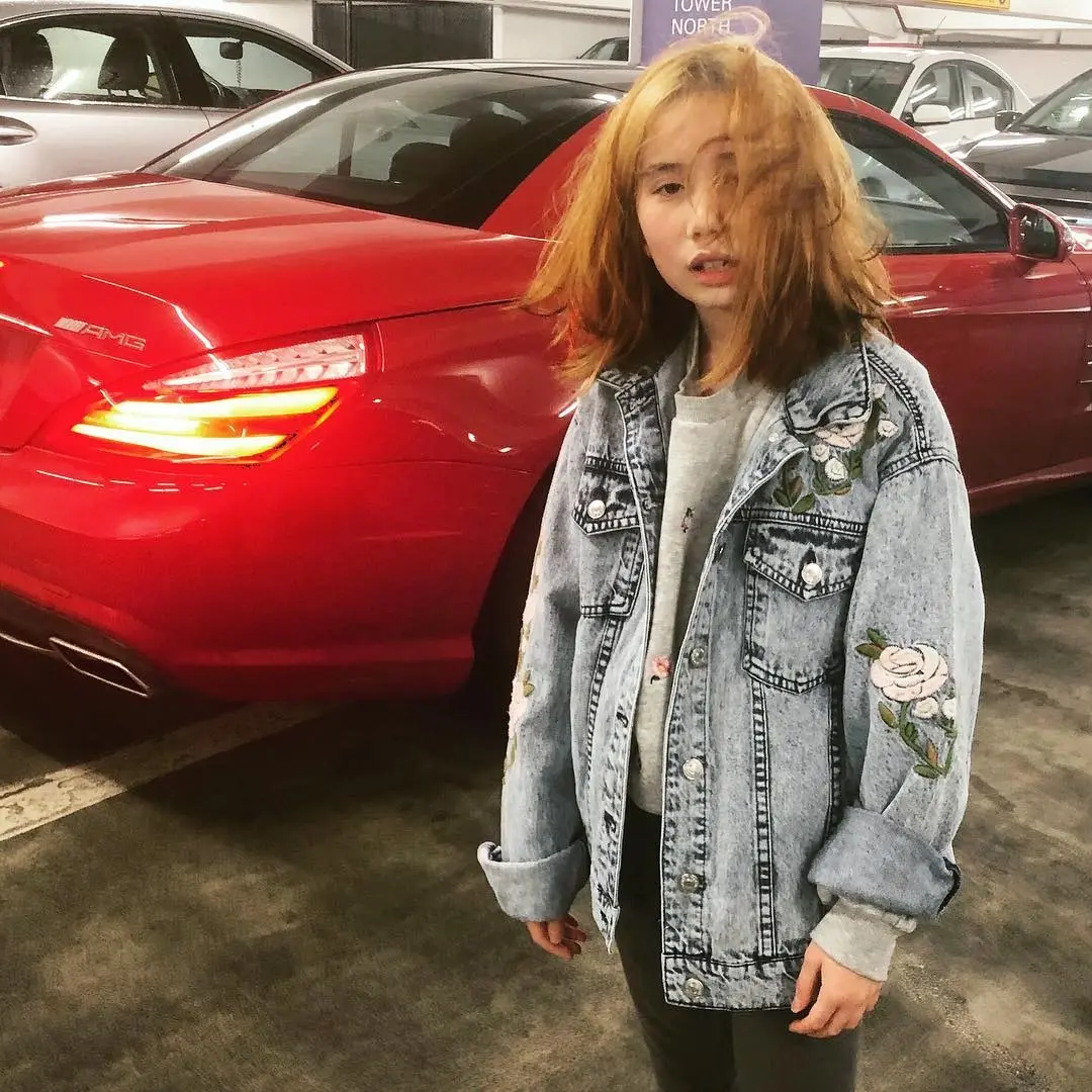 Imagem da notícia: Rapper e influencer Lil Tay desmente morte após ter perfil hackeado; entenda o caso