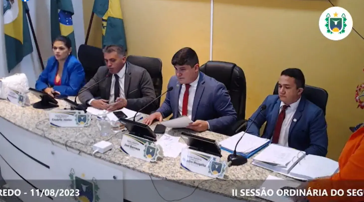 Imagem da notícia: Vereadores de Santa Quitéria decidem arquivar denúncia que poderia cassar prefeito