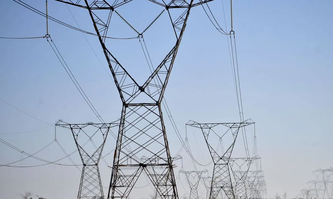 Imagem da notícia: Evento que causou apagão nacional ocorreu no Ceará, afirma ministro de Minas e Energia  