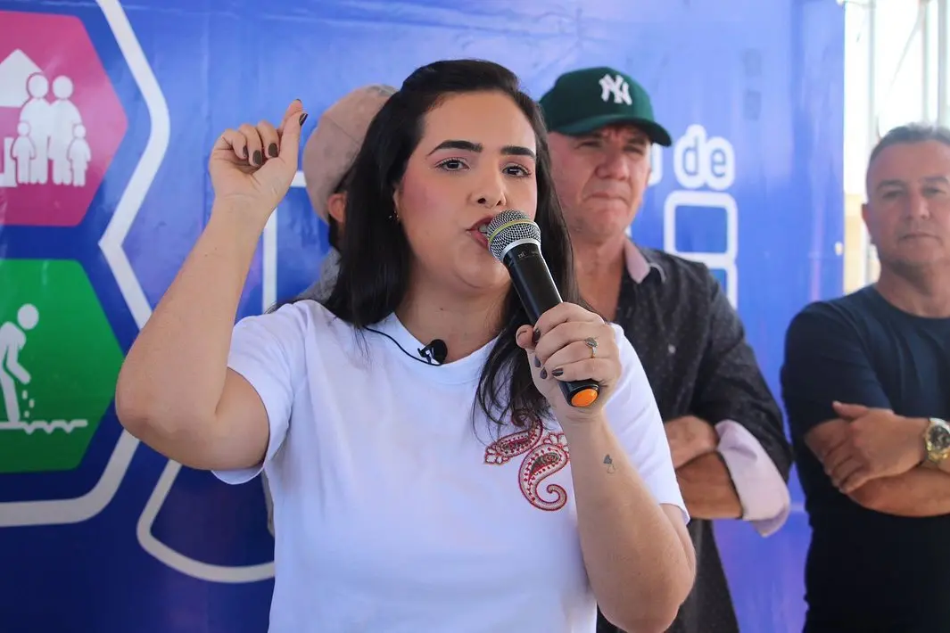 Imagem da notícia: Prefeita de Jati deixa o PSD e se filia ao PT; gestora é a quarta atraída pelo partido no Ceará