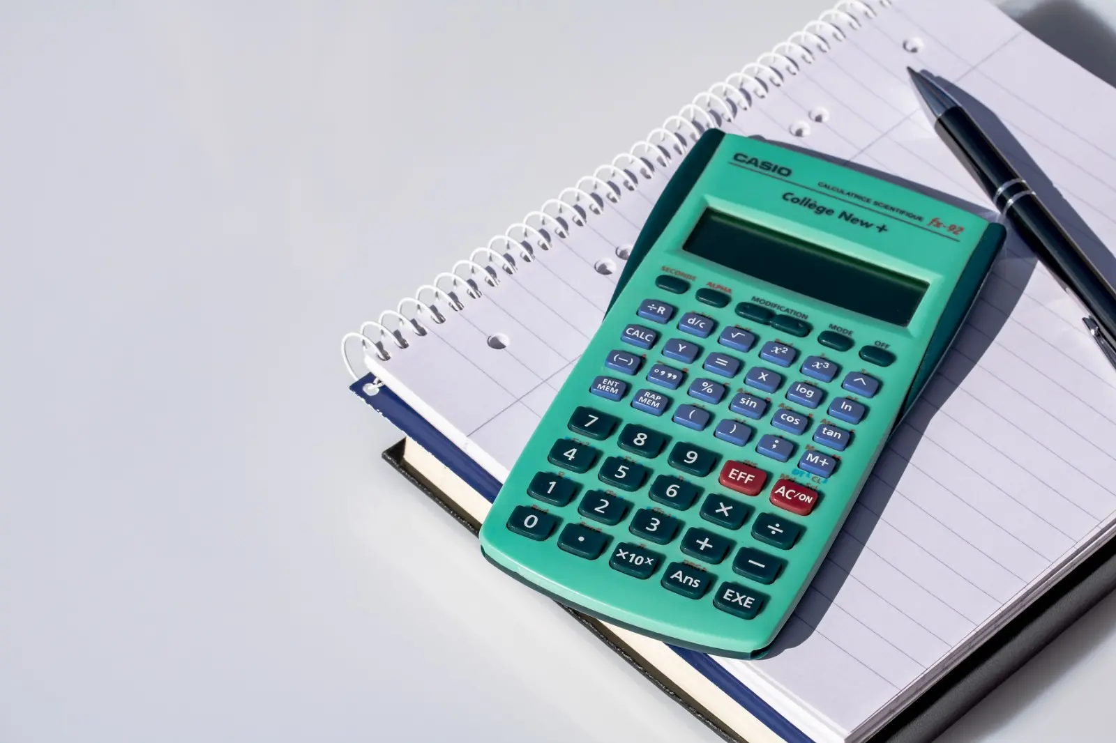 Foto que contém calculadora