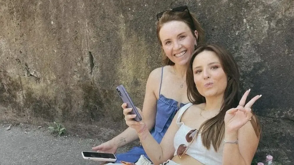 Imagem da notícia: Mãe de Larissa Manoela se pronuncia pela 1ª vez após entrevista da filha ao Fantástico: 'tristeza'