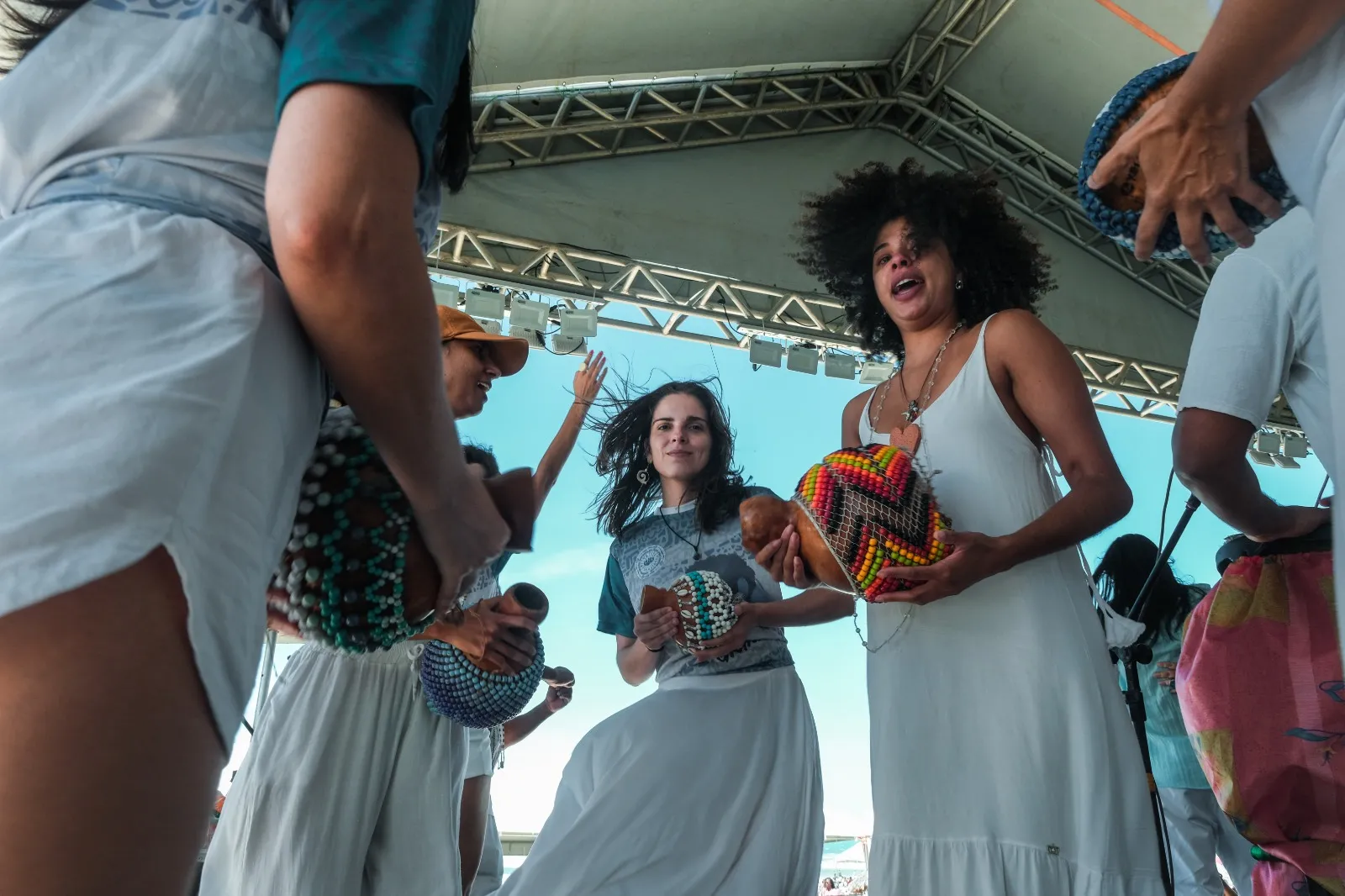 Membros ensaiam durante todo o ano para apresentação na Festa de Iemanjá e Carnaval