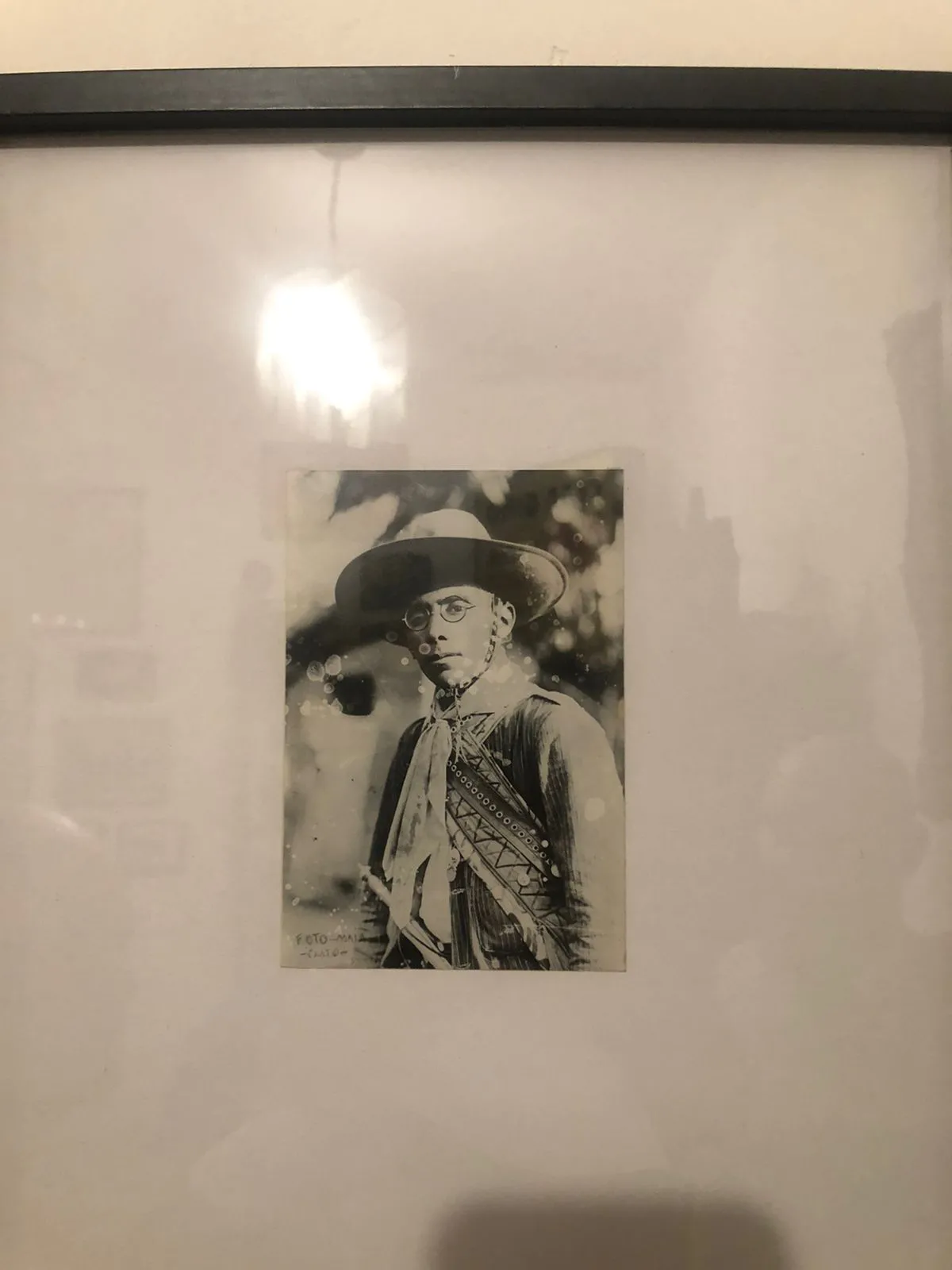 Lampião em 1926, quando veio a Juazeiro do Norte, convidado a fazer parte de um batalhão patriótico que enfrentaria a Coluna Prestes; Pedro Maia fotografou o homem mais temido do Nordeste