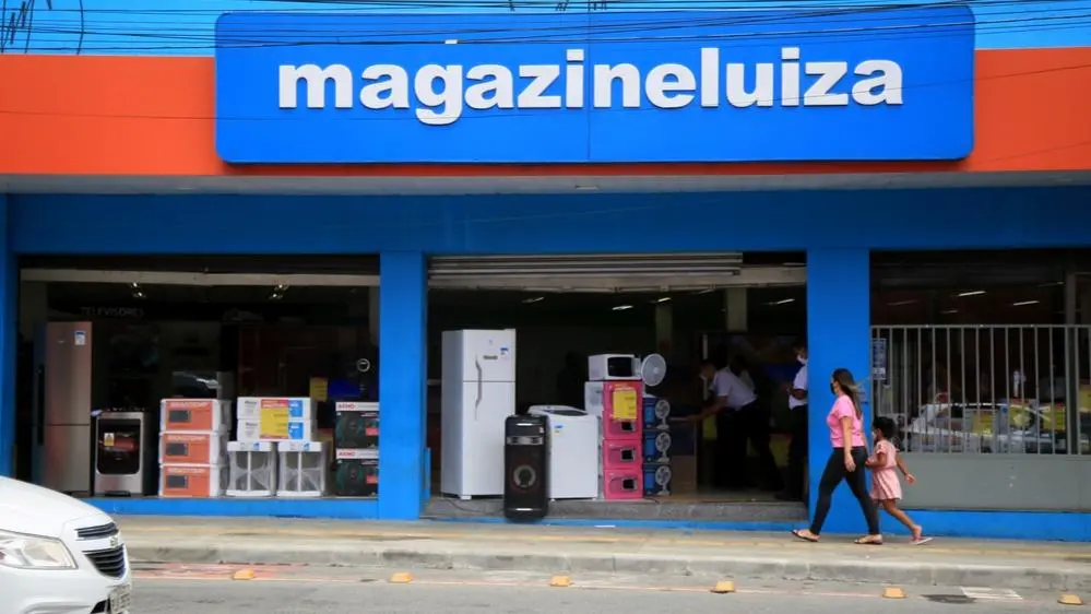 Imagem da notícia: Com fechamento de CD da Magalu no Nordeste, o que esperar das operações da companhia no Ceará? 