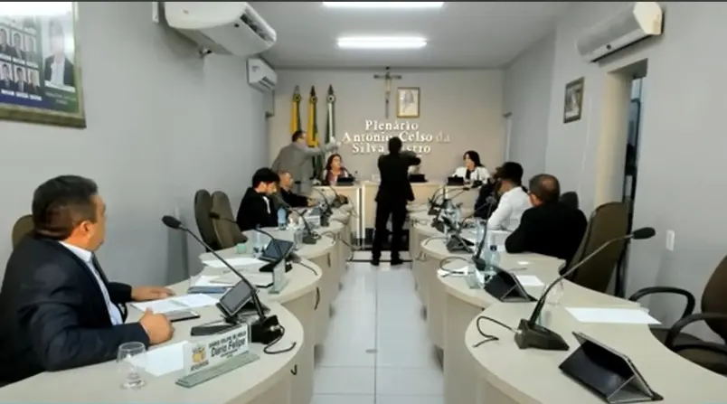 Imagem da notícia: Acopiara: Câmara instala comissão processante contra prefeito por irregularidades com terceirizados