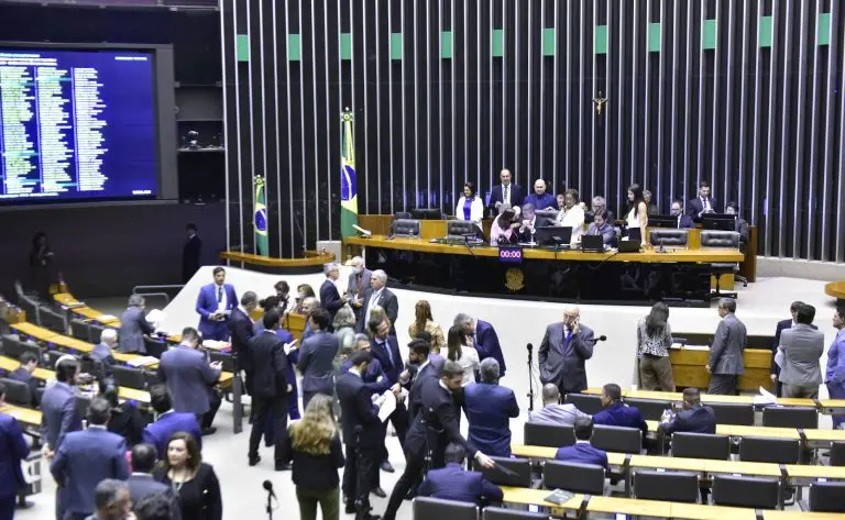 Imagem da notícia: Câmara aprova novo arcabouço fiscal e proposta segue para sanção presidencial