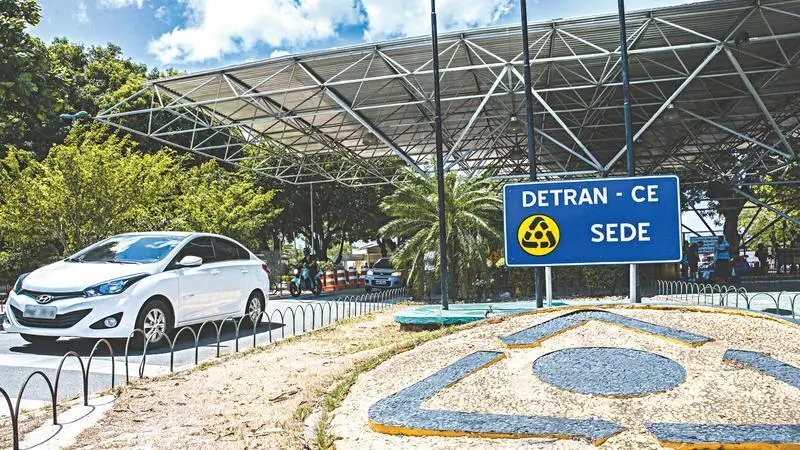 Imagem da notícia: Policial, servidores do Detran e despachantes: MP denuncia 43 pessoas por integrarem quadrilha no CE