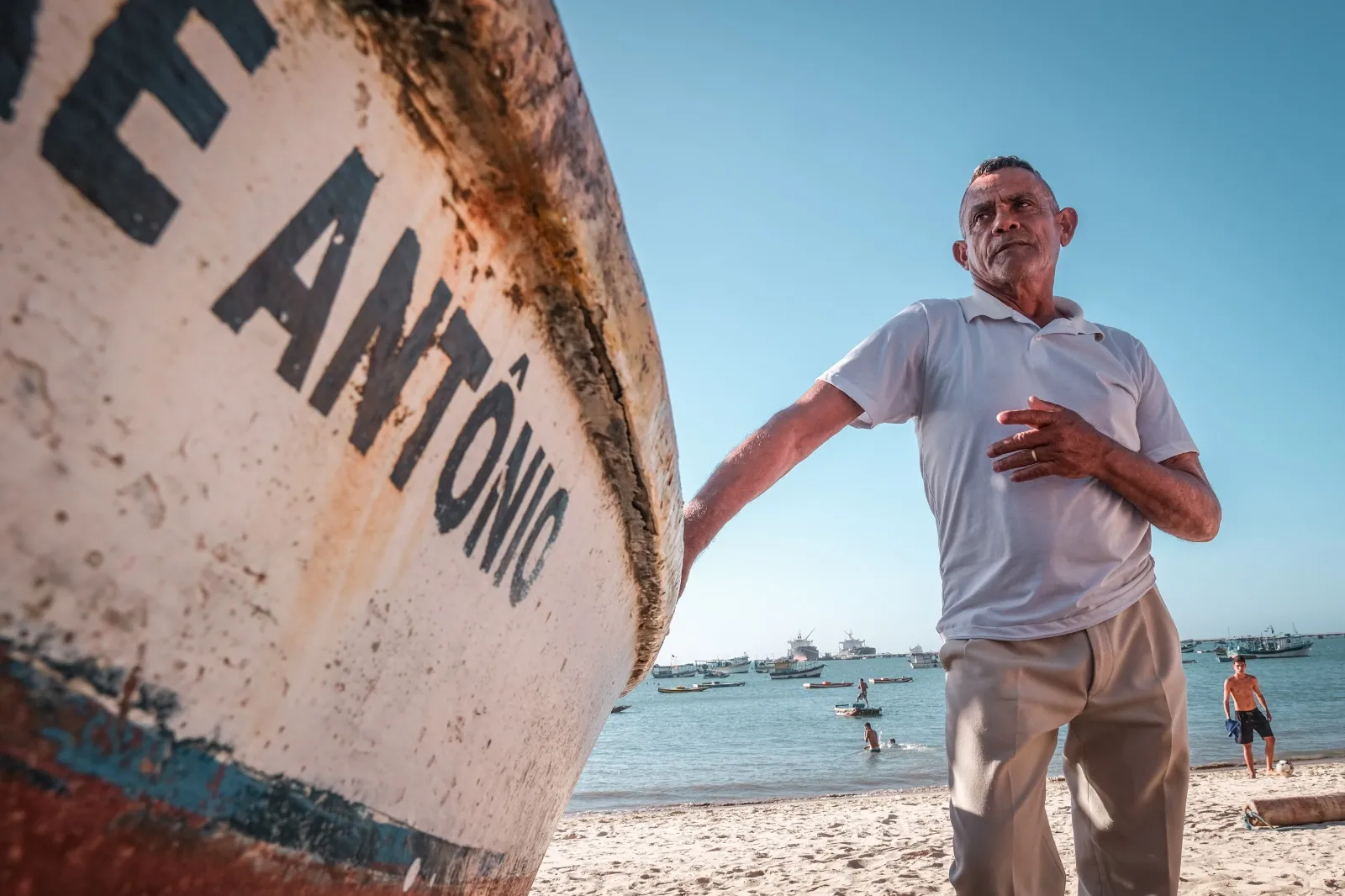 Embarcação nomeada de Mestre Antônio construída pelo próprio