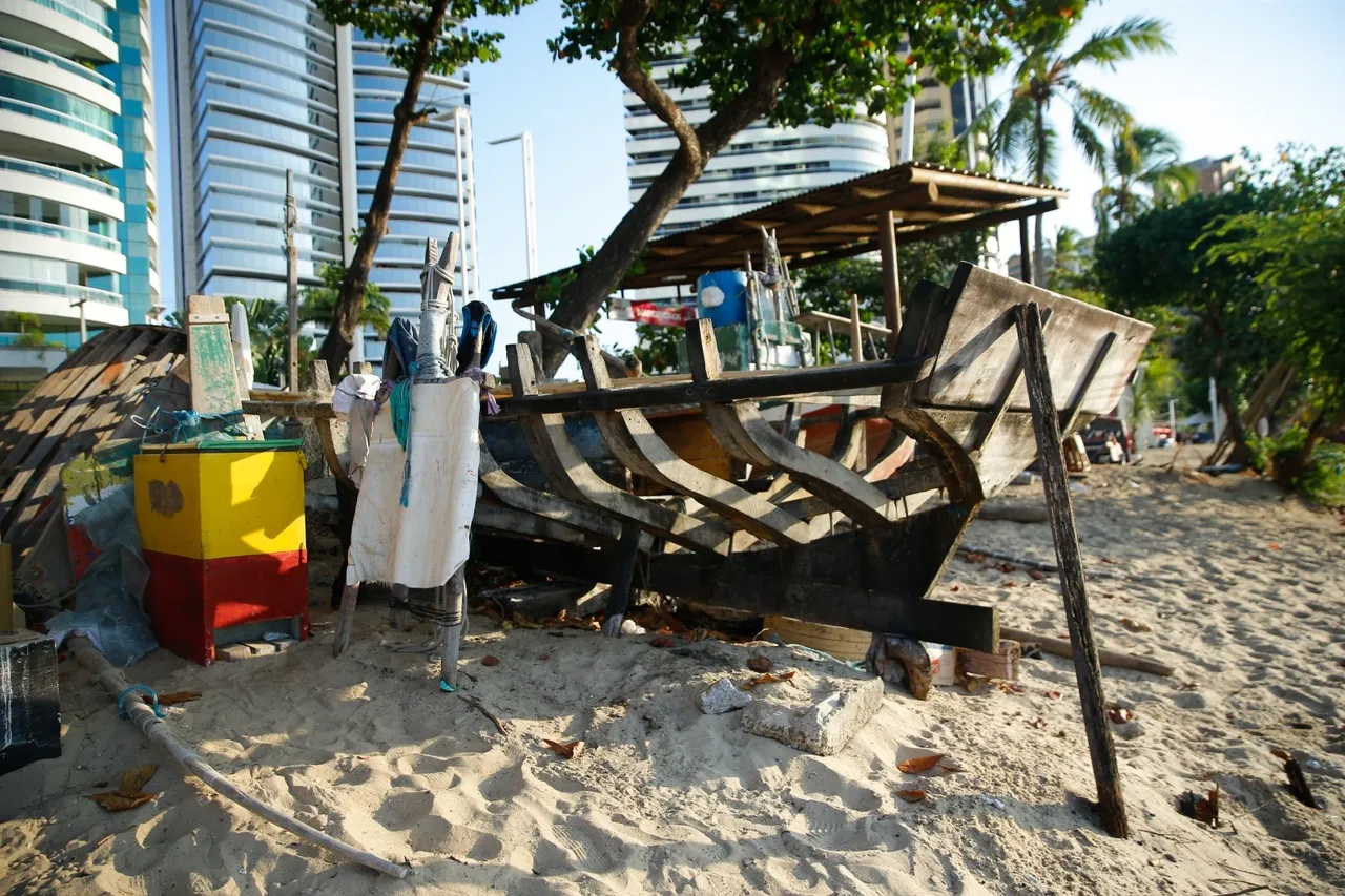 Carpinteiros são responsáveis pela construção e manutenção das embarcações