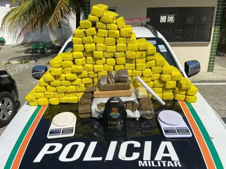 Imagem da notícia: Adolescente com quase 80 kg de drogas é apreendido pela Polícia