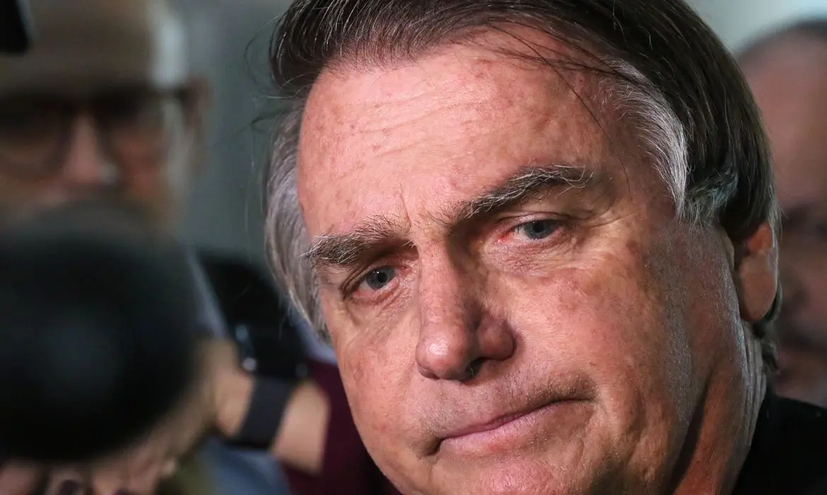 Imagem da notícia: Bolsonaro apresenta extratos bancários ao STF após quebra de sigilo