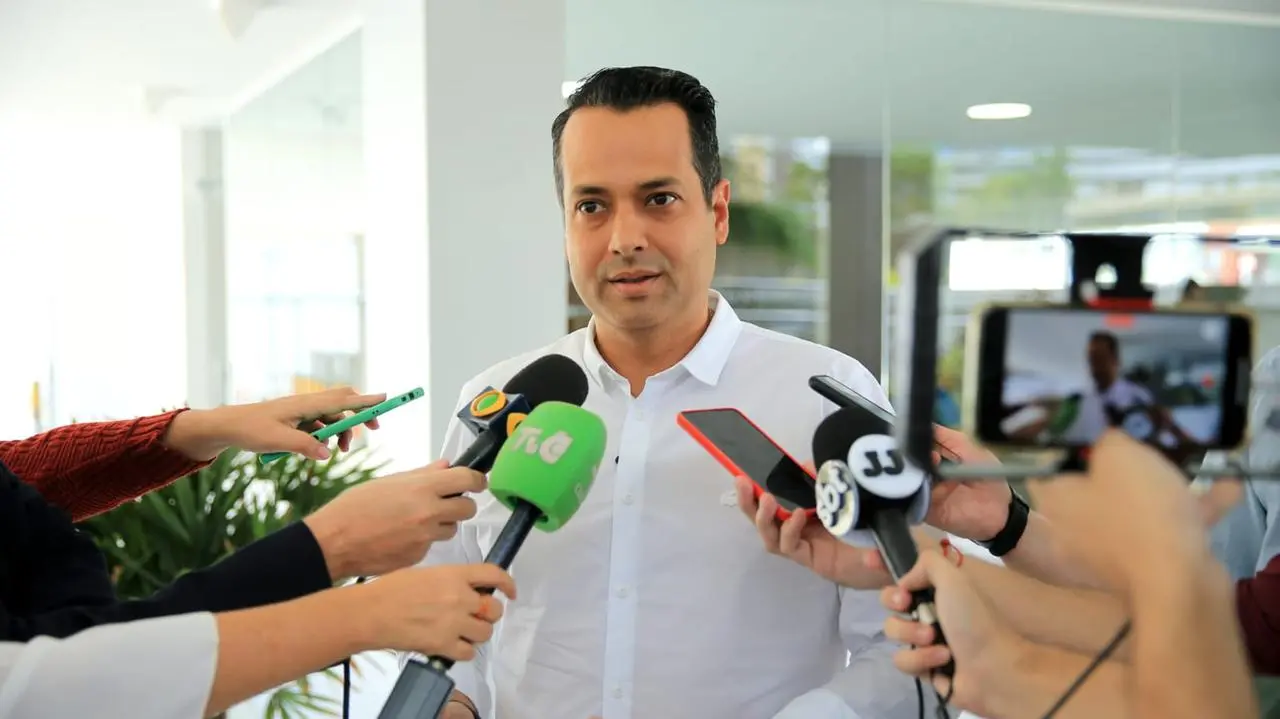 Imagem da notícia: Vitor Valim rebate Capitão Wagner sobre oposição em Caucaia: 'tenho mais coisas para me preocupar'