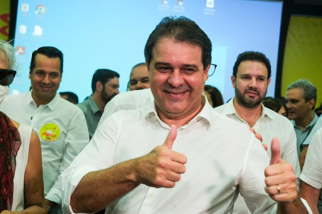 Evandro é sondado pelo PSB e pelo PT.
