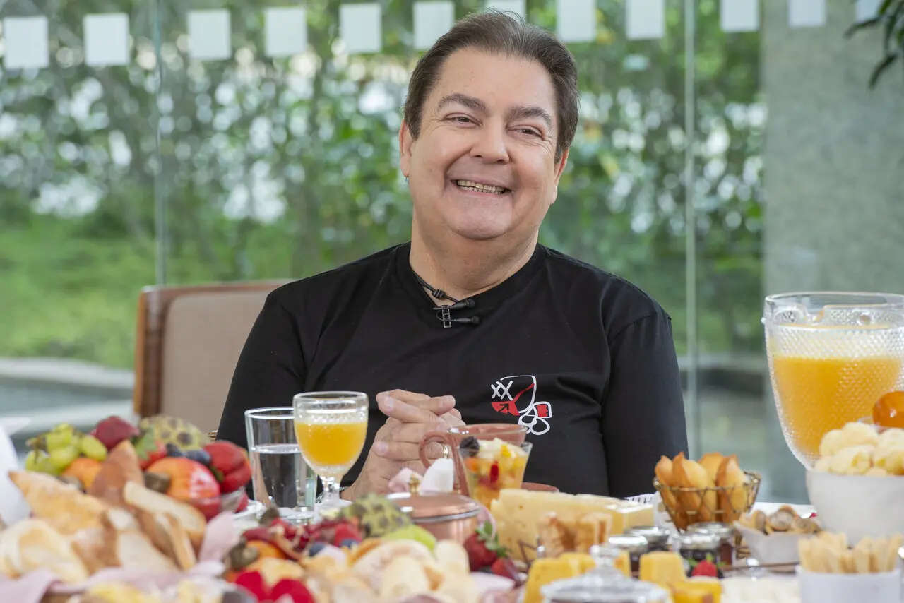 Imagem da notícia: Faustão segue na UTI e coração funciona 'como esperado' após transplante, diz novo boletim de saúde