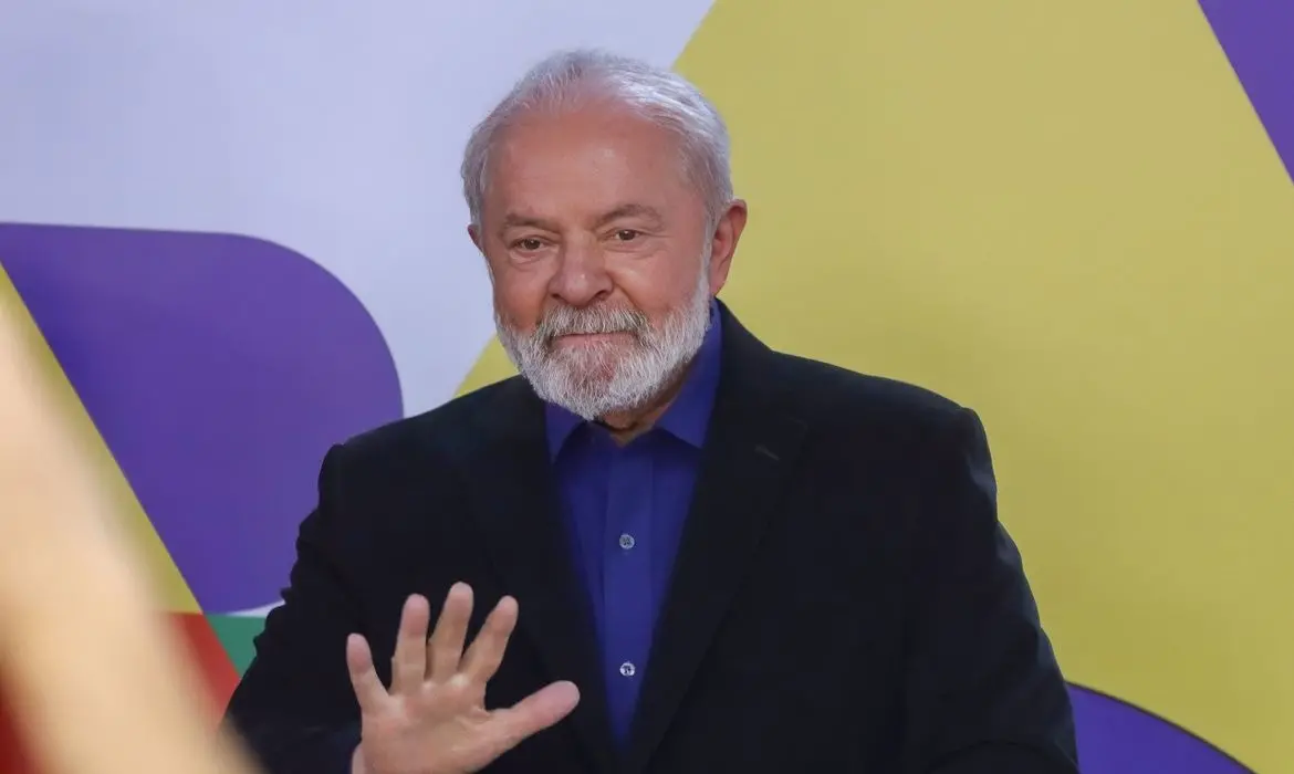 Lula sancionou nova política do salário mínimo e do Imposto de Renda