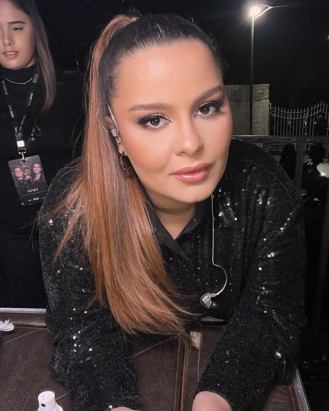 Imagem da notícia: Maiara troca beijos com novo namorado em fotos
